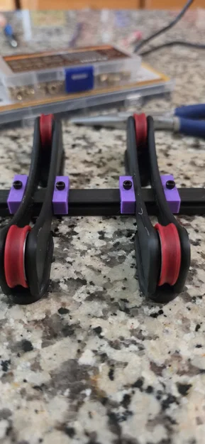 Khóa cố định trục con lăn (Roller Side Locks) cho giá đỡ cuộn nhựa 3D - Image 1