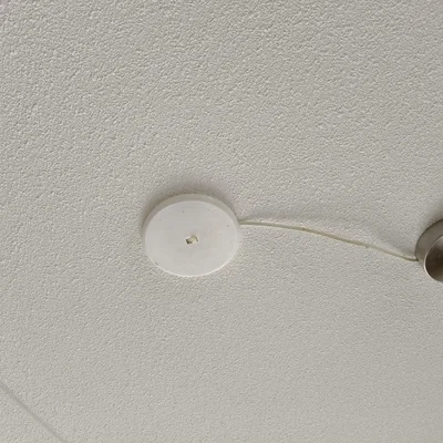 Nắp che ổ điện trần có lỗ dẫn dây (Ceiling outlet cover with wire outlet)