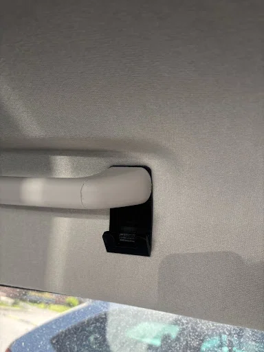 Móc treo đồ tay nắm trần cho Dacia Sandero Stepway III (2021+) - Image 6