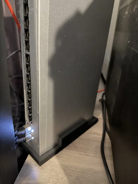 Đế Dựng Đứng cho Unifi Pro Max 16 PoE (Vertical Stand) - Image 1