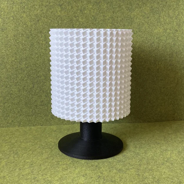 Đèn bàn chân pedestal – chụp cylinder họa tiết khối lập phương 3D nổi - Image 2