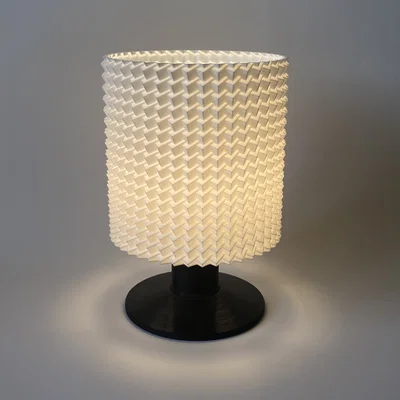Đèn bàn chân pedestal – chụp cylinder họa tiết khối lập phương 3D nổi