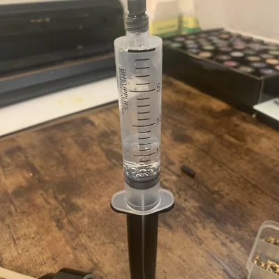 Giá đỡ ống tiêm 20ml - Phụ kiện khử bọt khí silicone epoxy hiệu quả
