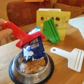 Dụng cụ ép túi thức ăn cho chó mèo (Squeezer) - Tận dụng tối đa thực phẩm - Thumbnail 1