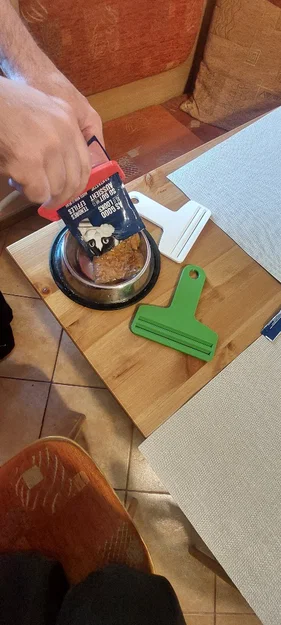 Dụng cụ ép túi thức ăn cho chó mèo (Squeezer) - Tận dụng tối đa thực phẩm - Image 9