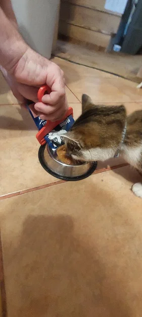 Dụng cụ ép túi thức ăn cho chó mèo (Squeezer) - Tận dụng tối đa thực phẩm - Image 10