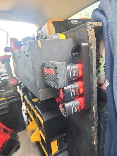 Giá đỡ 4 pin Milwaukee M12 (4 x Milwaukee M12 Battery Holder) - Image 3