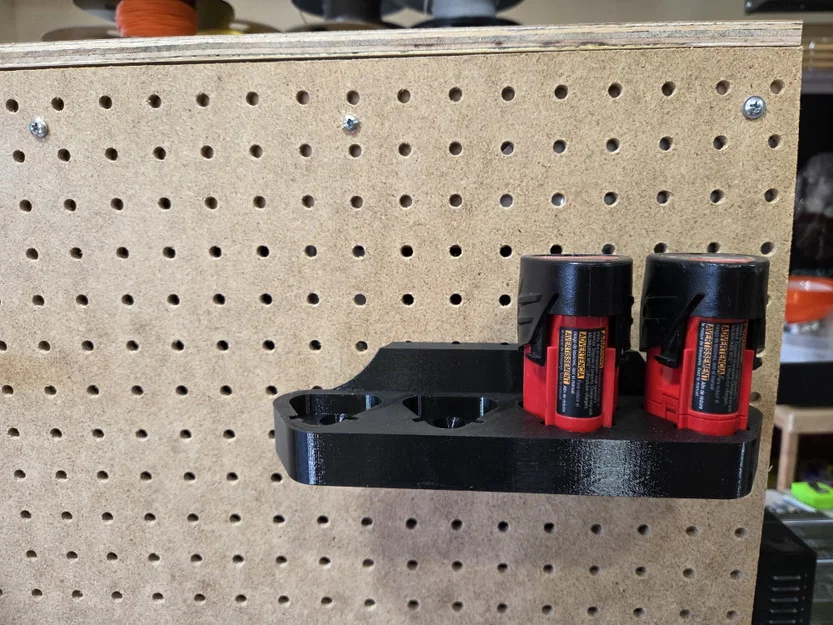 Giá treo 4 pin Milwaukee M12 cho Pegboard cực gọn - Image 1
