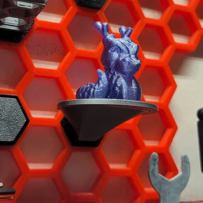 HSW Sci-fi Display Platform – Bệ trưng tối giản kiểu sci‑fi cho Honeycomb Storage Wall