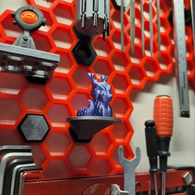 HSW Sci-fi Display Platform – Bệ trưng tối giản kiểu sci‑fi cho Honeycomb Storage Wall