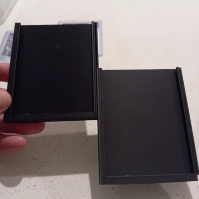 Khung treo thẻ bài Top Loader lên tường - Phụ kiện trưng bày 3D
