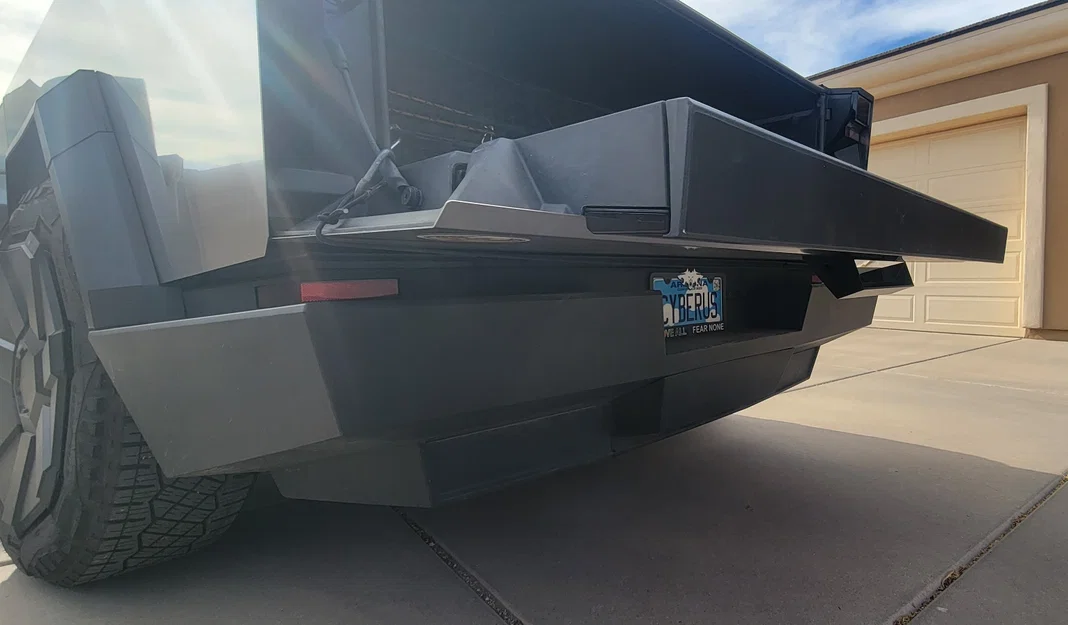Lăng kính năm mặt (Pentaprism) cho camera sau Cybertruck - Image 2