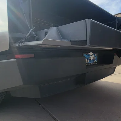 Lăng kính năm mặt (Pentaprism) cho camera sau Cybertruck