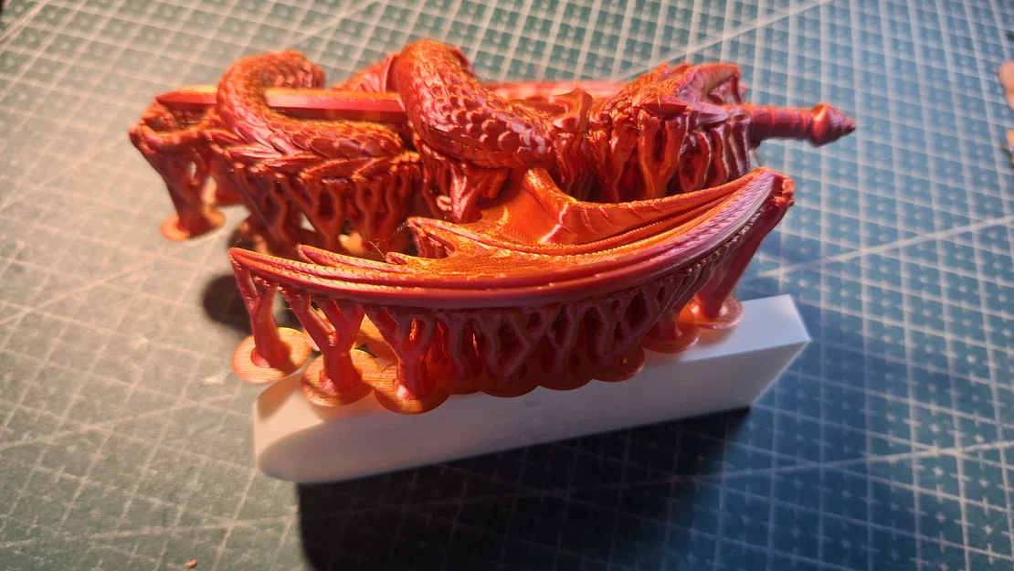 Mô hình 3D Rồng cuộn quanh thanh kiếm ấn tượng - Image 2