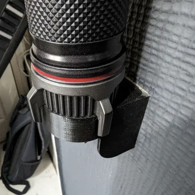 Giá treo tường Lightsaber Savi Power and Control