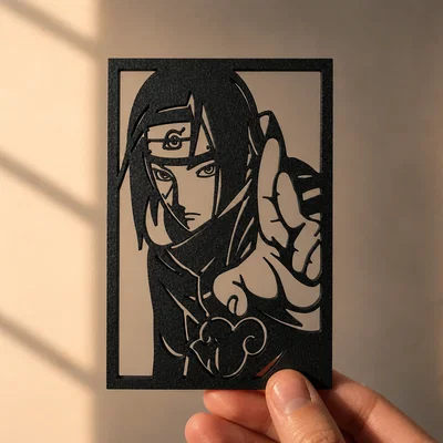 Itachi Uchiha – Pannello Decorativo 3D (Wall Art / Stand)