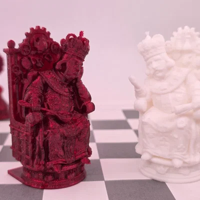 The Royal Duo: Red King & White King – Bộ đôi Vua Đỏ & Vua Trắng