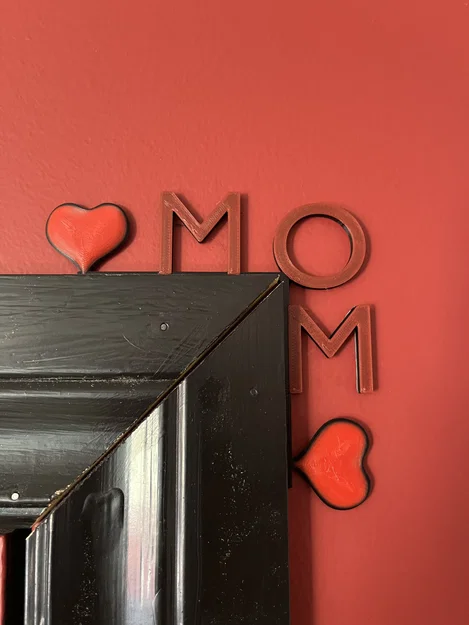 Mô hình trang trí góc cửa chữ MOM ý nghĩa cho Ngày của Mẹ - Image 1