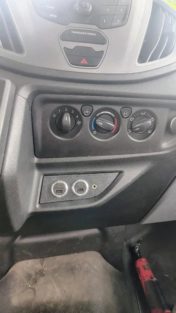 Bezel aux input cho Ford Transit “slim console” - Image 1