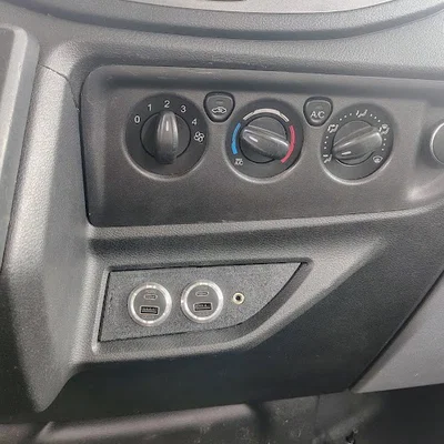 Bezel aux input cho Ford Transit “slim console”