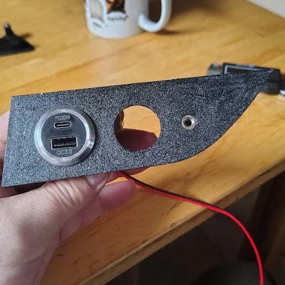 Bezel aux input cho Ford Transit “slim console”