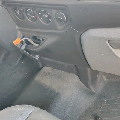 Bezel aux input cho Ford Transit “slim console”