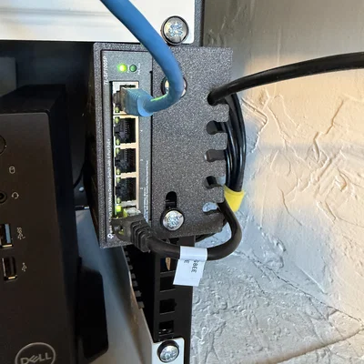 Giá gắn rack dọc 10/19 inch cho TPLink Switch (Tplink Switch vertical rack mount)