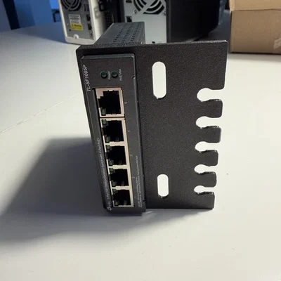 Giá gắn rack dọc 10/19 inch cho TPLink Switch (Tplink Switch vertical rack mount)