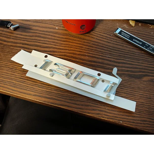 Jig/Template gắn badge sau BMW 130i (rear badge install template) - Image 1