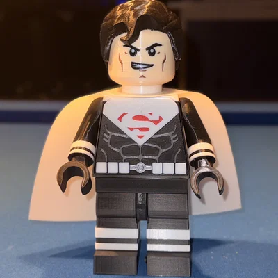 Justice Lord Superman MegaFigure (5:1 Scale) – Mô hình khổng lồ 500%