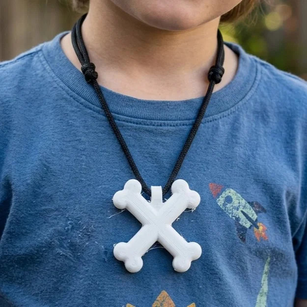Mặt dây Allister Gator (Allister Gator Pendant) - Image 1