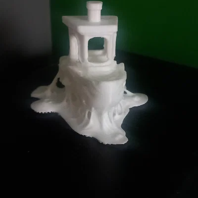 Melted Benchy (Benchy Bị Chảy Nắng)