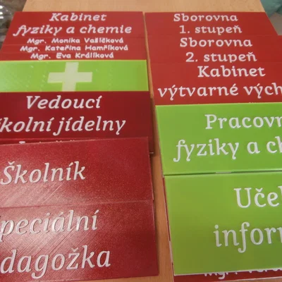 Nhãn lớp học, phòng học (Popisky tříd, místností)