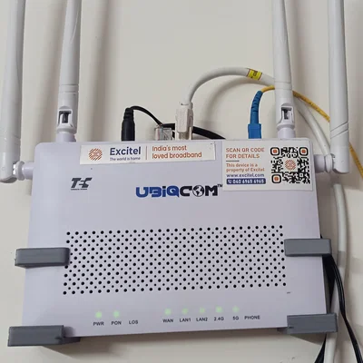Giá treo tường router (Router wall mount)