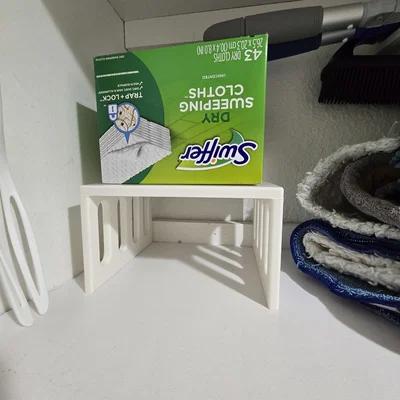 Kệ đặt trên hộp Swiffer Wet Pad – Stand lấy khăn không cần dọn đồ