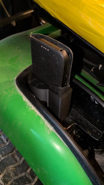 Giá đỡ điện thoại gắn hộc để ly John Deere (John Deere Phone Cup Holder) - Image 2