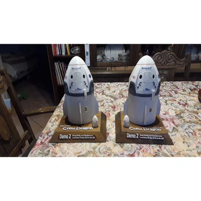 SpaceX Crew Dragon Endeavor – Mô hình tàu vũ trụ (tỷ lệ 1/32)