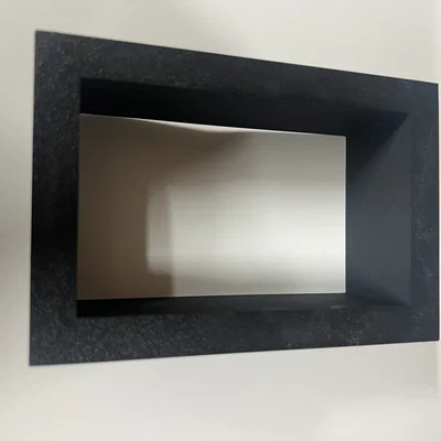 Khung trang trí ổ cắm điện trên Pegboard thẩm mỹ và gọn gàng