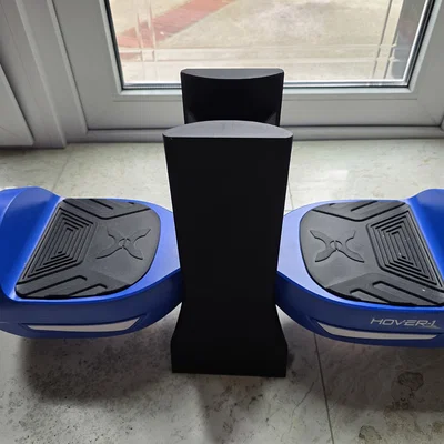 Kệ đứng 2 hoverboard – giá lưu trữ tiết kiệm diện tích