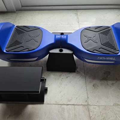 Kệ đứng 2 hoverboard – giá lưu trữ tiết kiệm diện tích