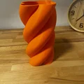 Twisty vase – Bình hoa xoắn với lõi kín nước - Thumbnail 3