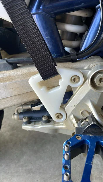 Pat bảo vệ gót chân kiêm móc treo túi cho Husqvarna 701 (3D Print) - Image 1