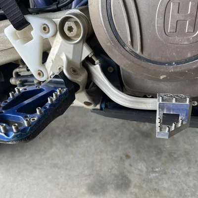 Bàn đạp phanh Husqvarna 701 hạ thấp (Brake Pedal Extension)