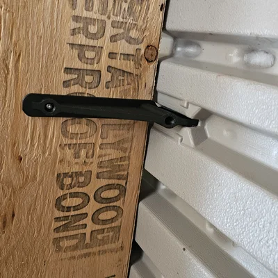 Pat đỡ kệ cho nhà kho Rubbermaid (3D Printed Shelf Bracket)