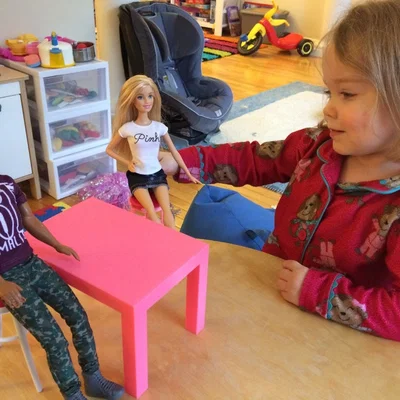 Bàn đồ chơi xinh xắn cho búp bê (Simple Doll Table) tự in 3D