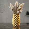 Bình hoa Geometric Gold Barrel Vase – Dáng barrel ánh vàng, vân xoắn nổi - Thumbnail 1