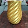 Bình hoa Geometric Gold Barrel Vase – Dáng barrel ánh vàng, vân xoắn nổi - Thumbnail 3