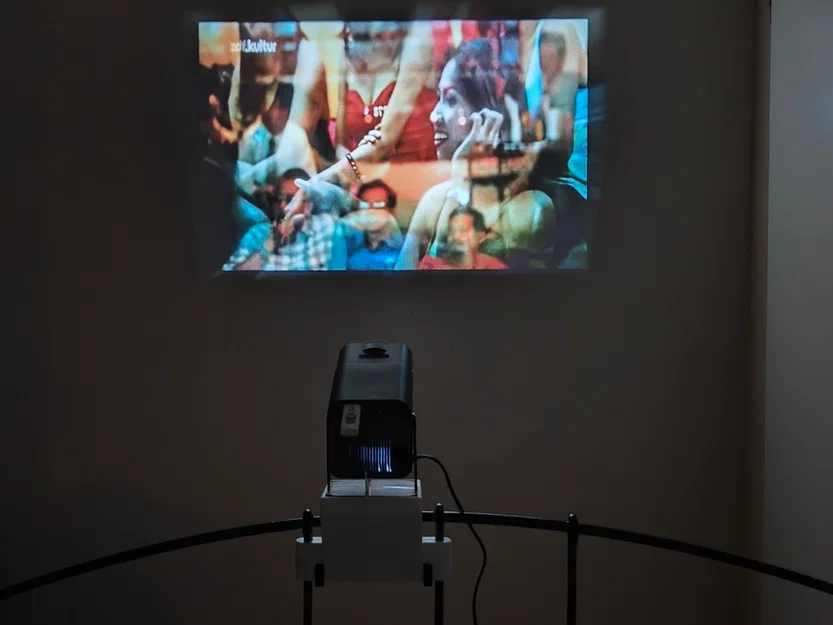 HY320 Beamerholder - Giá đỡ máy chiếu gắn khung giường - Image 2