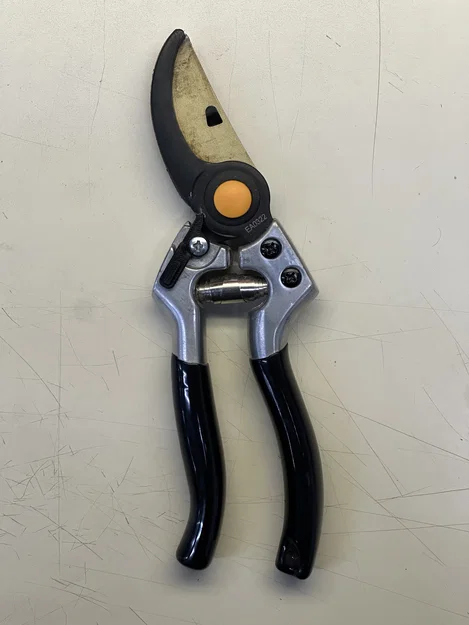Tay gạt khóa thay thế cho kéo tỉa cây Fiskars - Image 2