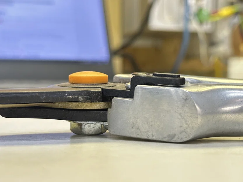 Tay gạt khóa thay thế cho kéo tỉa cây Fiskars - Image 3